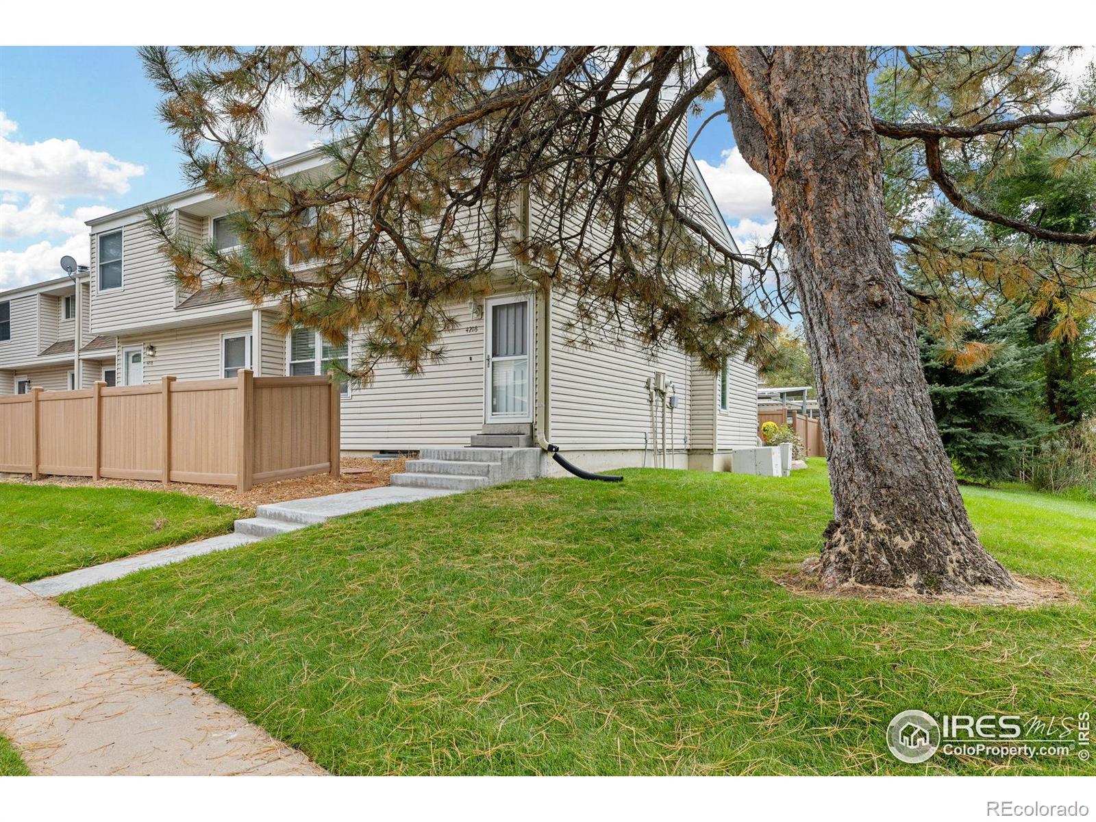  Centennial Condo / Townhome | MLS #: 45678910486254216 E Maplewood Way , Centennial Beds: 3 Baths: 2 Price: $399,995