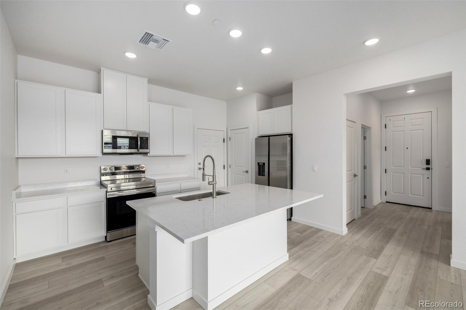 Gateway Commons Denver Condo / Townhome | MLS #: 35502806153 N Ceylon Street 108, Denver Beds: 3 Baths: 2 Price: $379,990