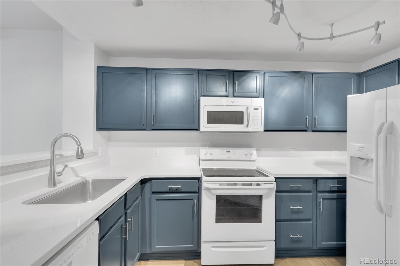 Hunters Run Denver Condo / Townhome | MLS #: 42122102575 S Syracuse Way G104, Denver Beds: 2 Baths: 2 Price: $245,000