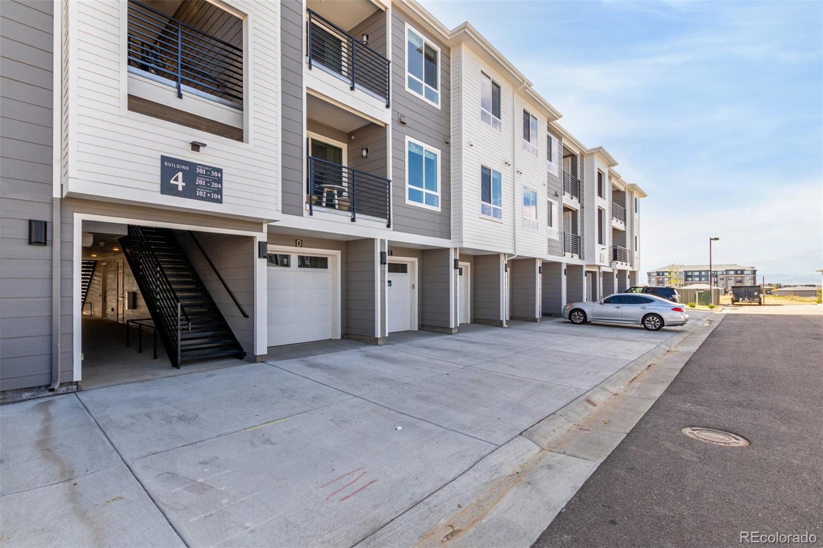 Gateway Commons Denver Condo / Townhome | MLS #: 42344986153 N Ceylon Street 203, Denver Beds: 2 Baths: 2 Price: $319,990