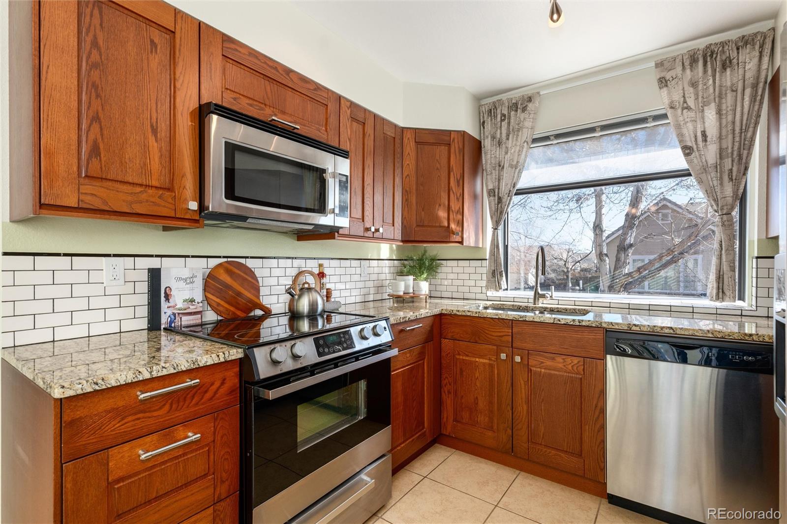 8520 s estes street, Littleton sold home. Closed on 2026-05-29 for $370,000.