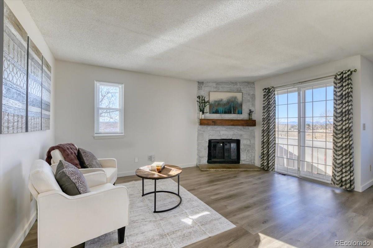 Lakepointe Aurora Condo / Townhome | MLS #: 44398884333 S Andes Way 103, Aurora Beds: 2 Baths: 2 Price: $270,000