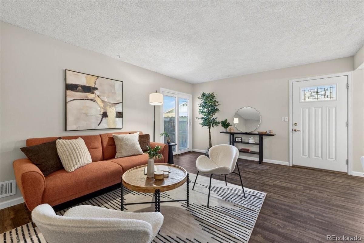 Raintree East Aurora Condo / Townhome | MLS #: 286823410001 E Evans  42B, Aurora Beds: 2 Baths: 2 Price: $274,900