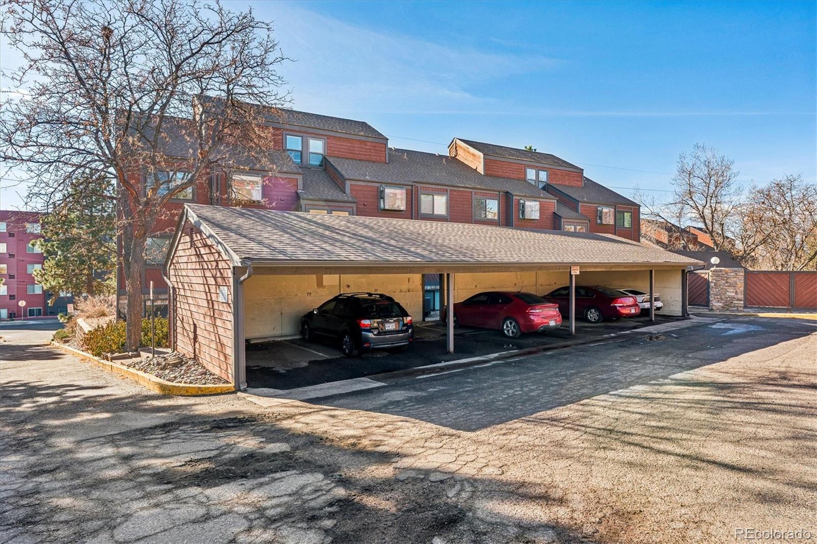 South Slope Englewood Condo / Townhome | MLS #: 1750306303 W Lehow Avenue 4, Englewood Beds: 2 Baths: 1 Price: $215,000