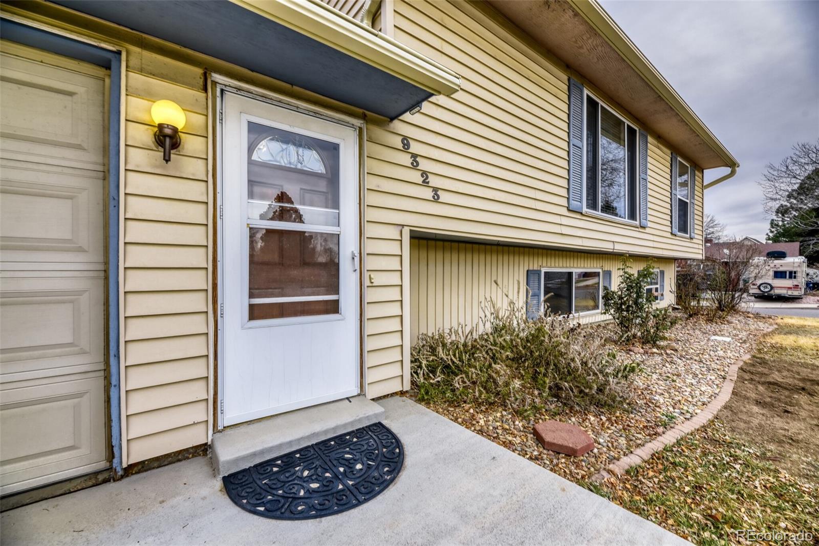 Bear Creek Lakewood Home | MLS #: 36970919323 W Columbia Place, Lakewood Beds: 4 Baths: 2 Price: $499,900