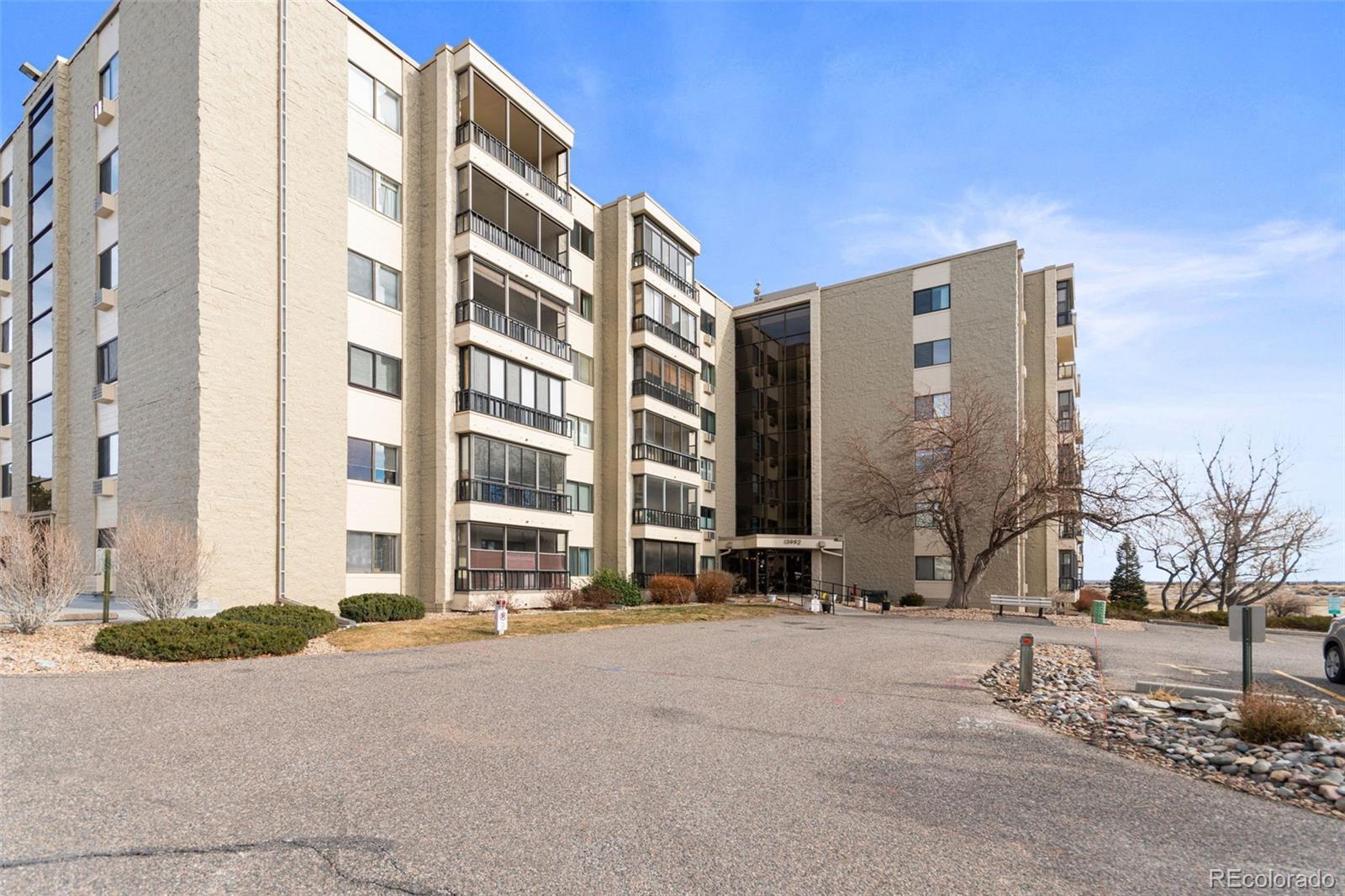 Heather Gardens Aurora Condo / Townhome | MLS #: 325224713992 E Marina Drive 406, Aurora Beds: 2 Baths: 2 Price: $265,000