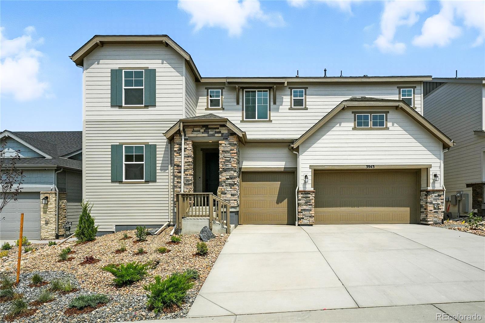3943  descent street, Castle Rock sold home. Closed on 2026-05-15 for $1,013,990.
