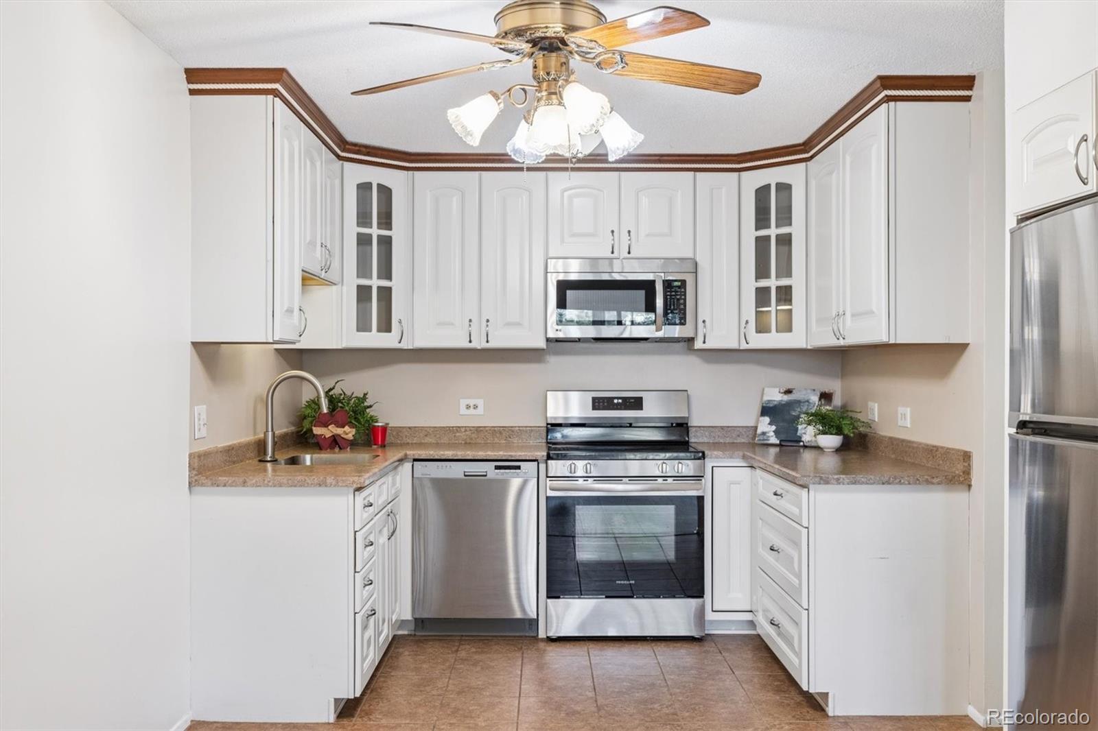 Windsor Gardens Denver Condo / Townhome | MLS #: 5861488350 S Clinton Street 8B, Denver Beds: 1 Baths: 1 Price: $169,900