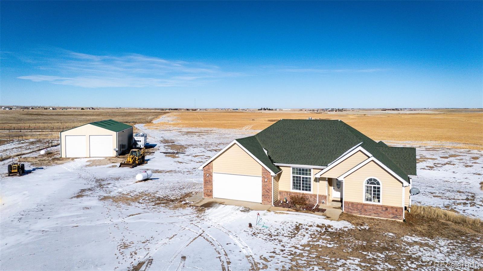  Bennett Home | MLS #: 452536243201 E 88th Avenue, Bennett Beds: 3 Baths: 5 Price: $882,000