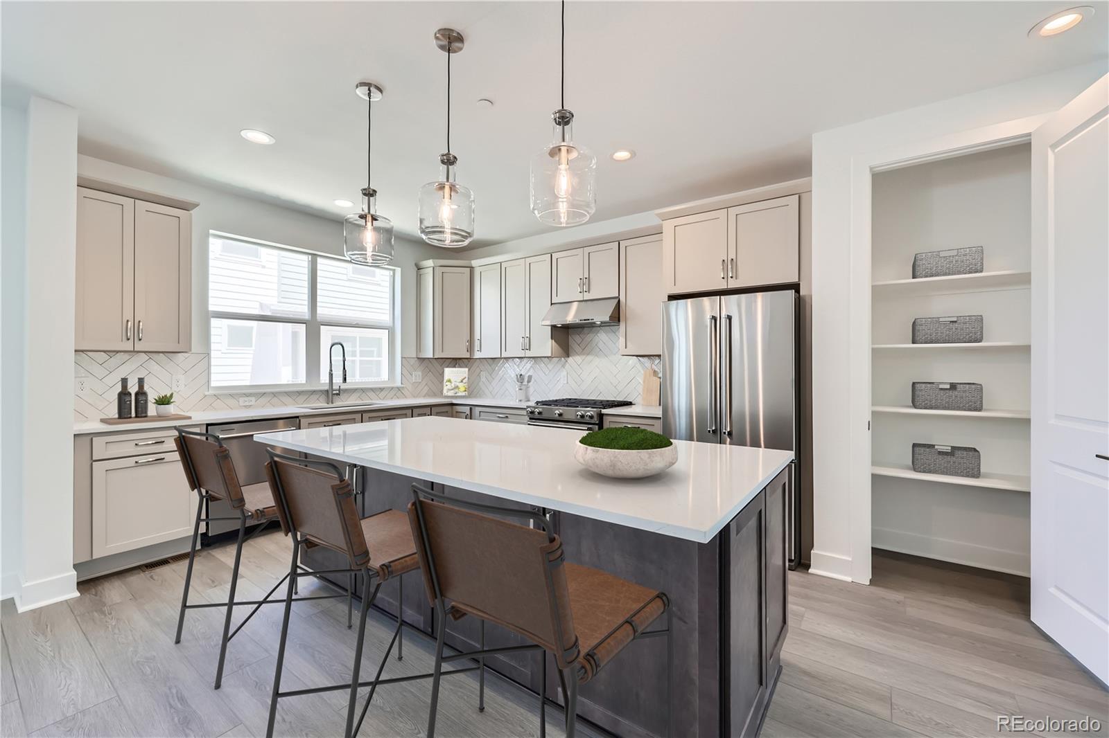  Centennial Home | MLS #: 916924210898 E Hinsdale Circle, Centennial Beds: 2 Baths: 4 Price: $685,000