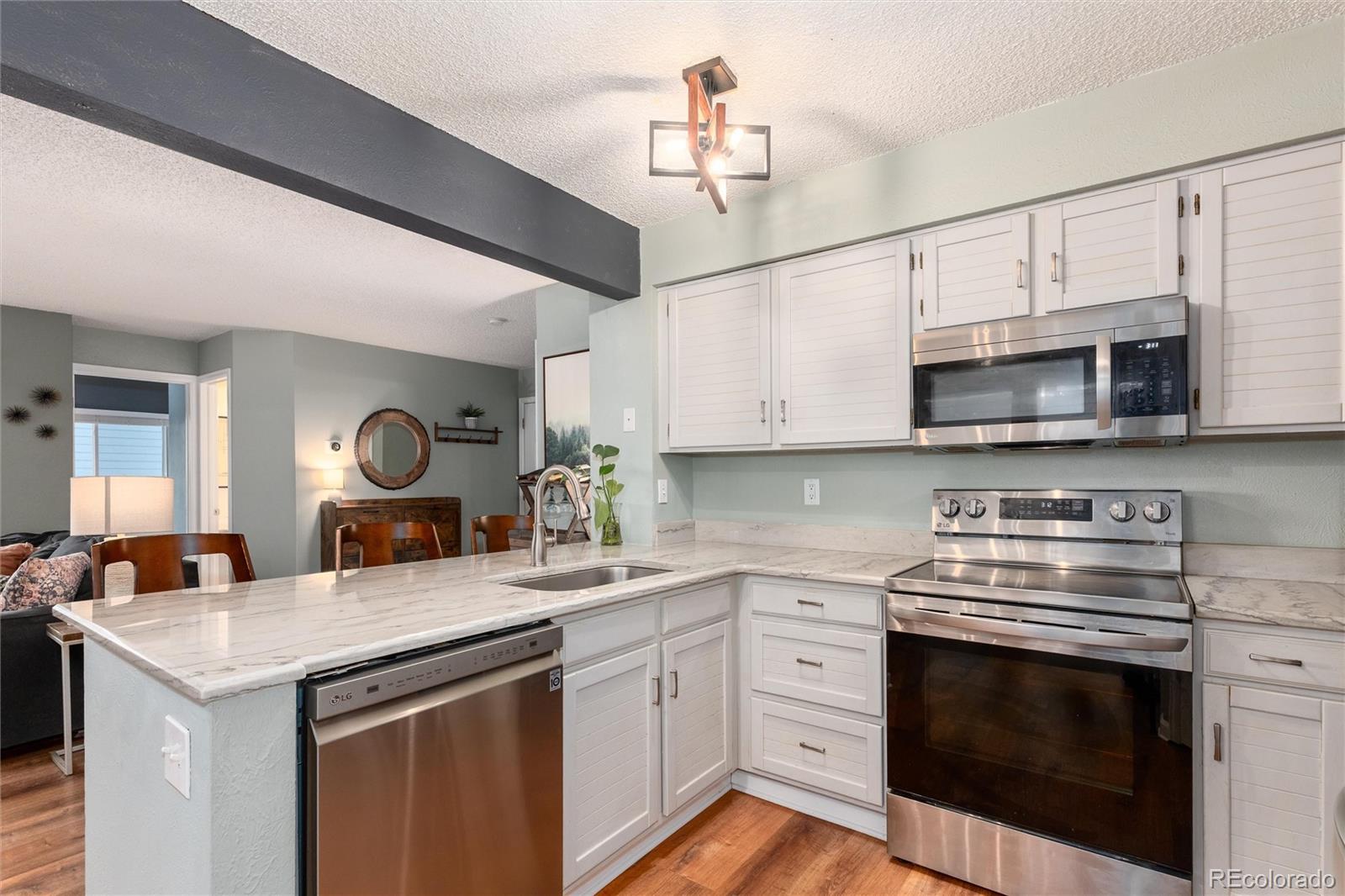 8500 e jefferson avenue, Denver sold home. Closed on 2026-03-02 for $299,000.