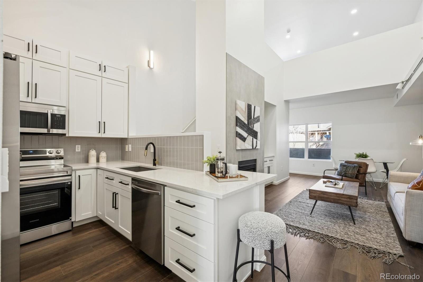 Stone Canyon Aurora Condo / Townhome | MLS #: 391731518241 E Flora Place C, Aurora Beds: 2 Baths: 1 Price: $300,000
