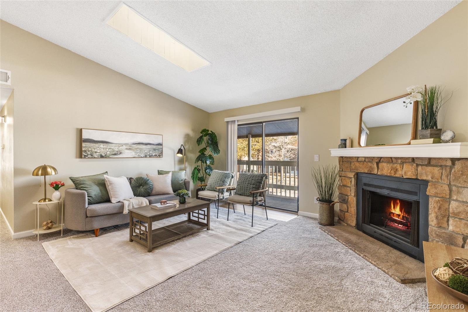 Robinwood Aurora Condo / Townhome | MLS #: 391665018196 E Ohio Avenue 201, Aurora Beds: 3 Baths: 2 Price: $239,999