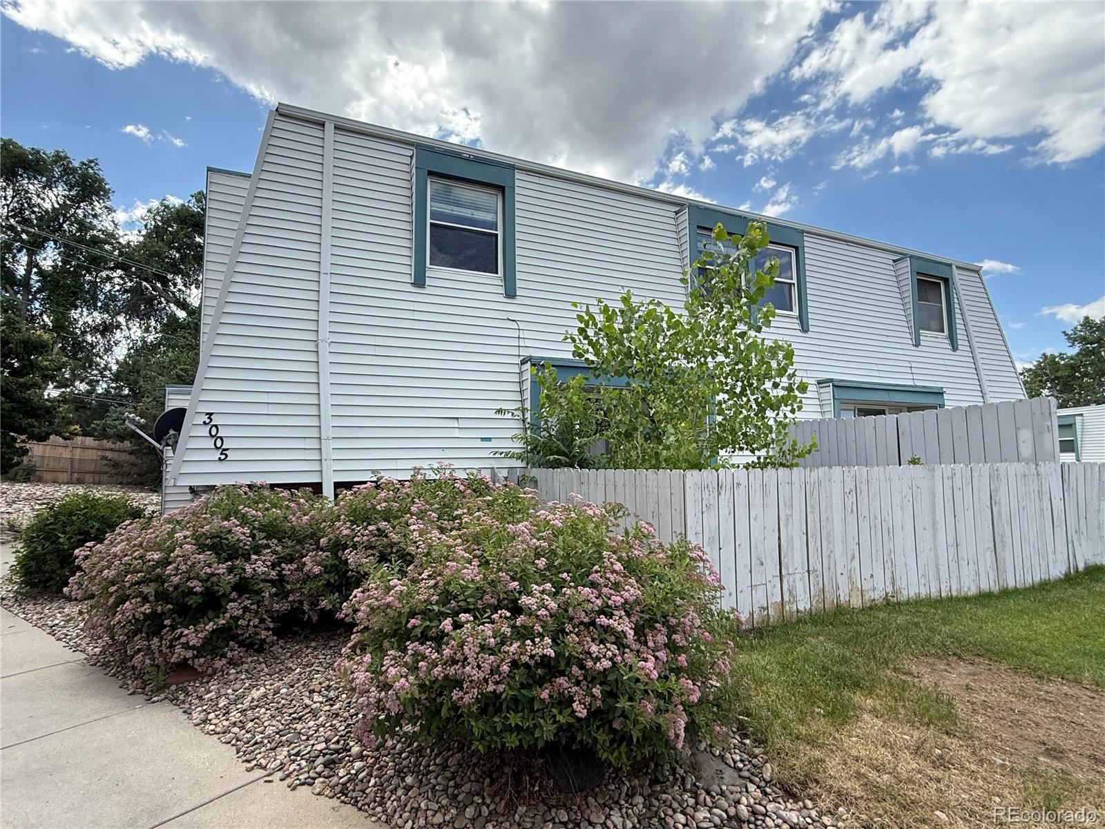  Colorado Springs Condo / Townhome | MLS #: 85725973005 E Fountain Boulevard , Colorado Springs Beds: 3 Baths: 2 Price: $159,000