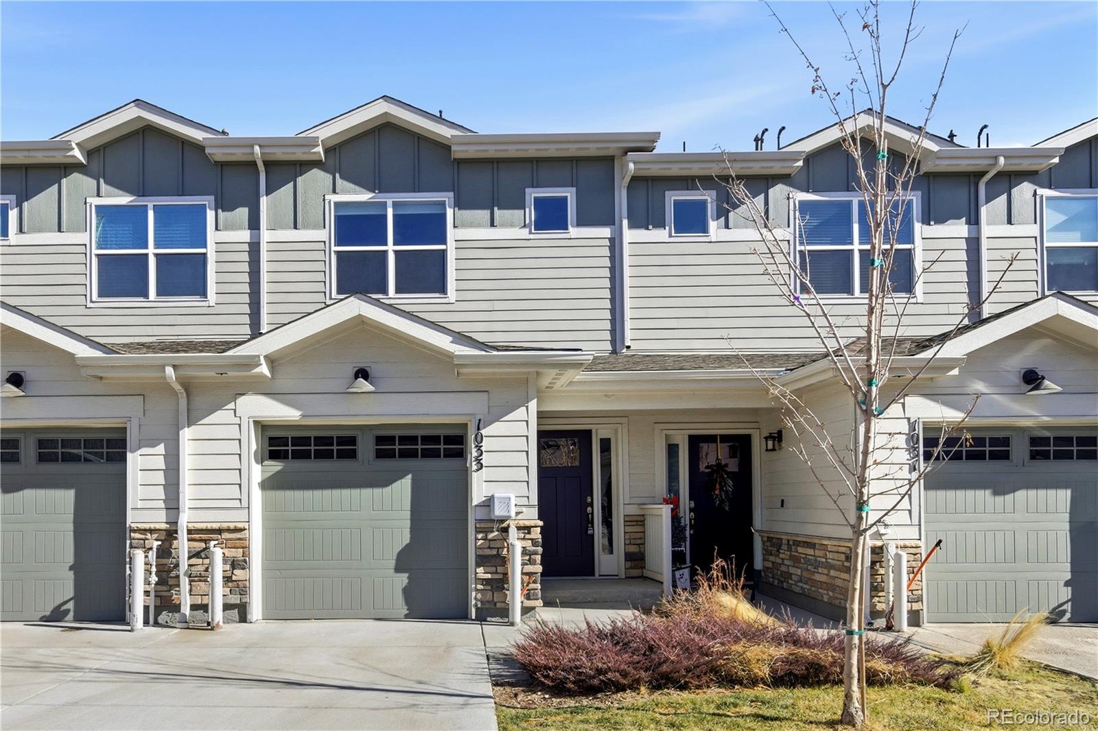  Lakewood Condo / Townhome | MLS #: 59523741033  Oak Circle , Lakewood Beds: 2 Baths: 3 Price: $450,000