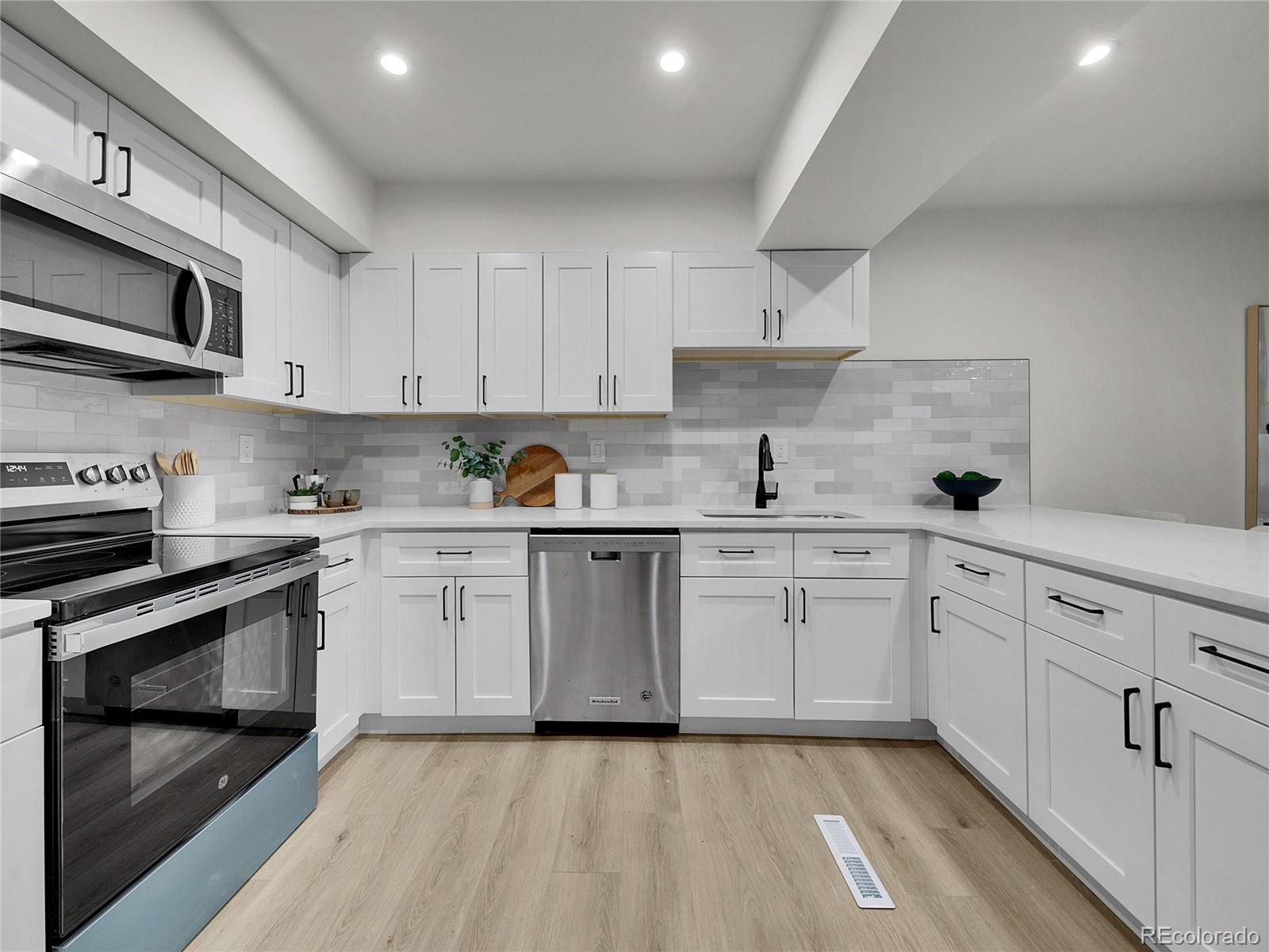 Moore Denver Condo / Townhome | MLS #: 50515473532  S HillCrest Drive #2, Denver Beds: 3 Baths: 3 Price: $425,000