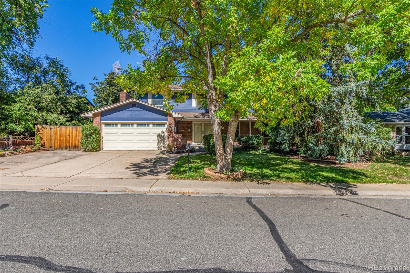 Lochwood Lakewood Home | MLS #: 73396839357 W Iowa Avenue, Lakewood Beds: 4 Baths: 4 Price: $565,000