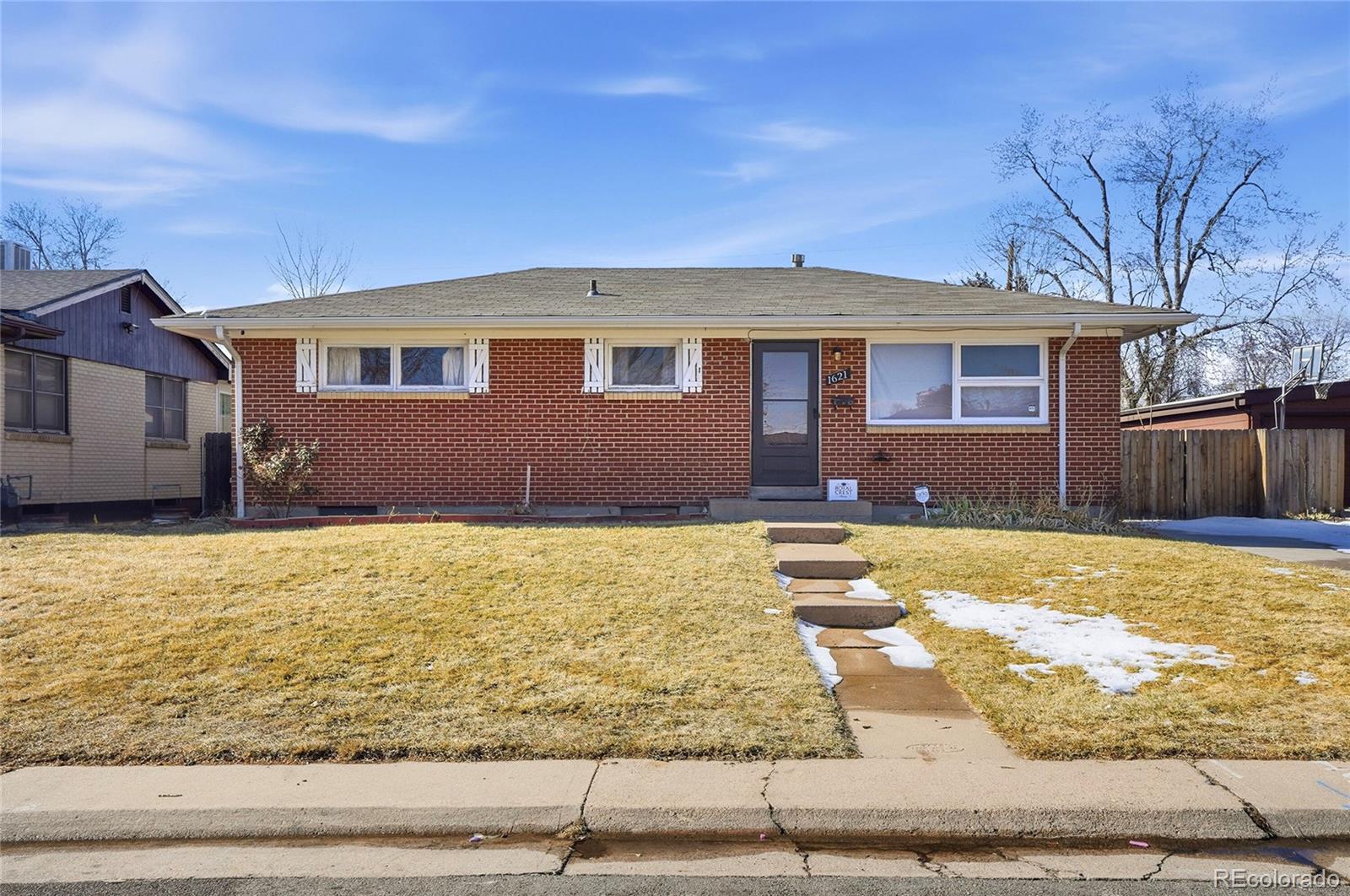 1621 s perry street, Denver sold home. Closed on 2026-03-06 for $412,500.