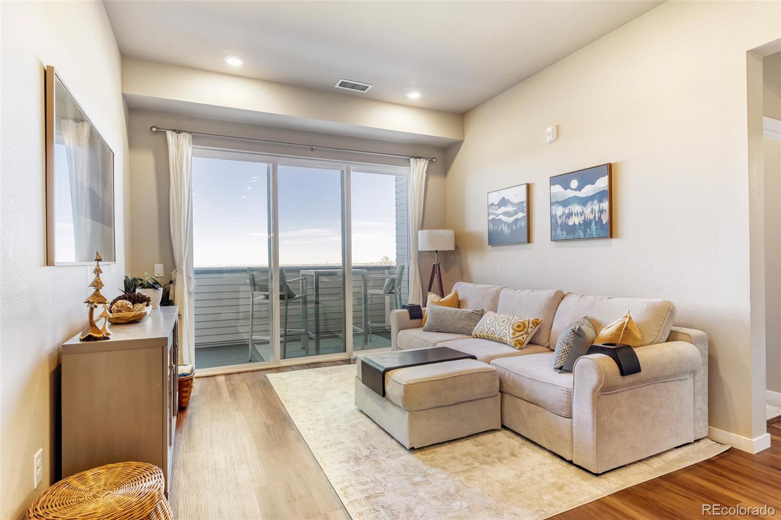  Centennial Condo / Townhome | MLS #: 6204589420 E Fremont Place 407, Centennial Beds: 2 Baths: 2 Price: $425,000