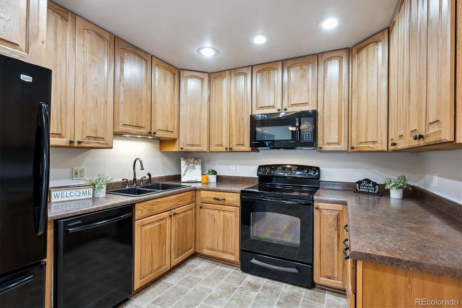 Heather Gardens Aurora Condo / Townhome | MLS #: 806122713606 E Bates Avenue 410, Aurora Beds: 2 Baths: 2 Price: $174,900