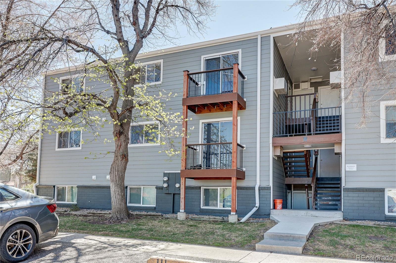  Golden Condo / Townhome | MLS #: 465463416359 W 10th Avenue W5, Golden Beds: 3 Baths: 2 Price: $214,900