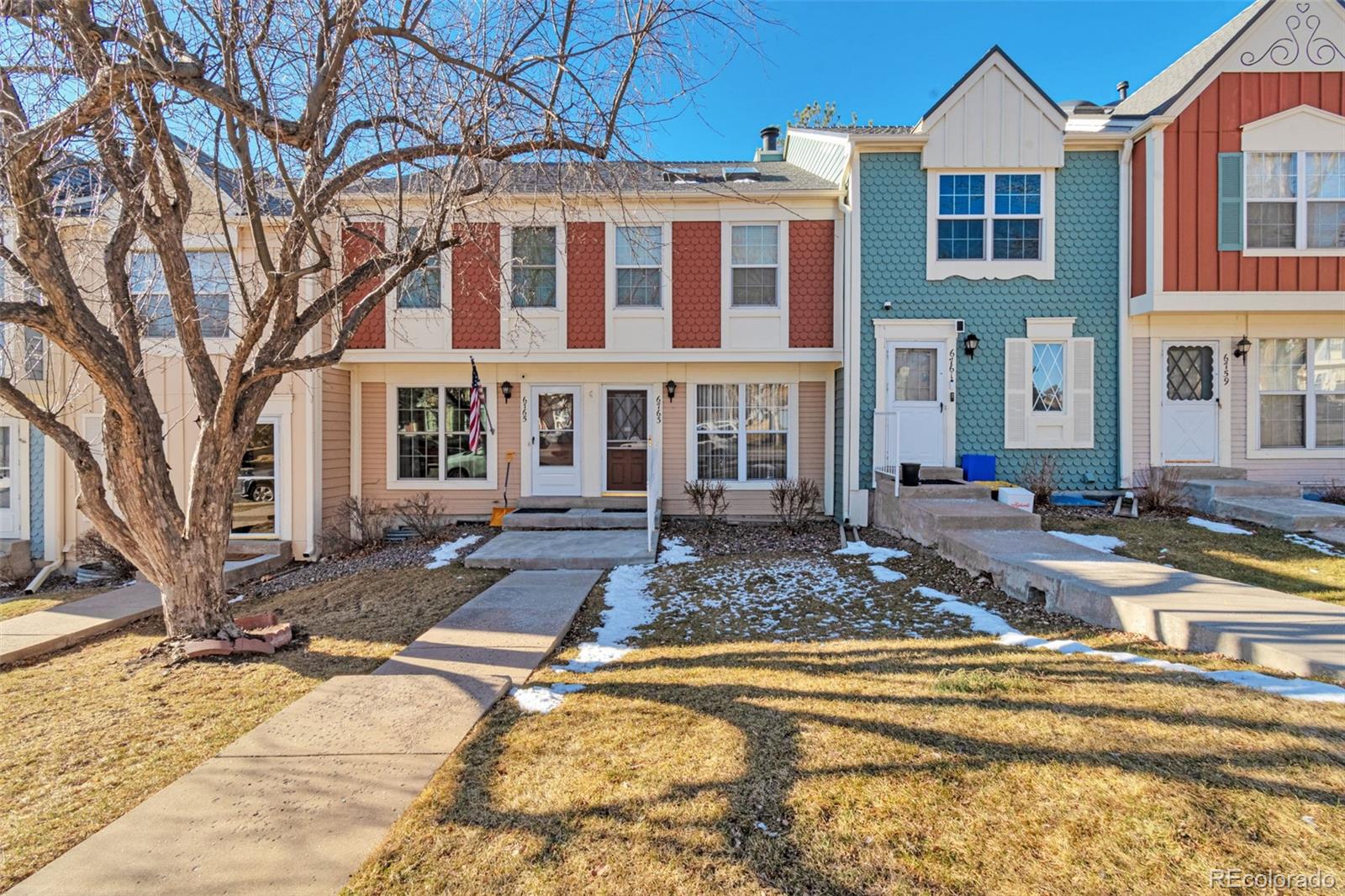 6763 s independence street, Littleton sold home. Closed on 2026-04-28 for $321,750.
