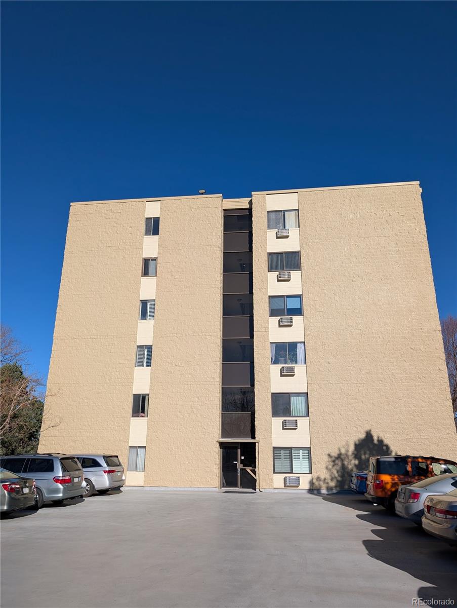 Heather Gardens Aurora Condo / Townhome | MLS #: 154822413691 E Marina Drive 310, Aurora Beds: 2 Baths: 2 Price: $179,000