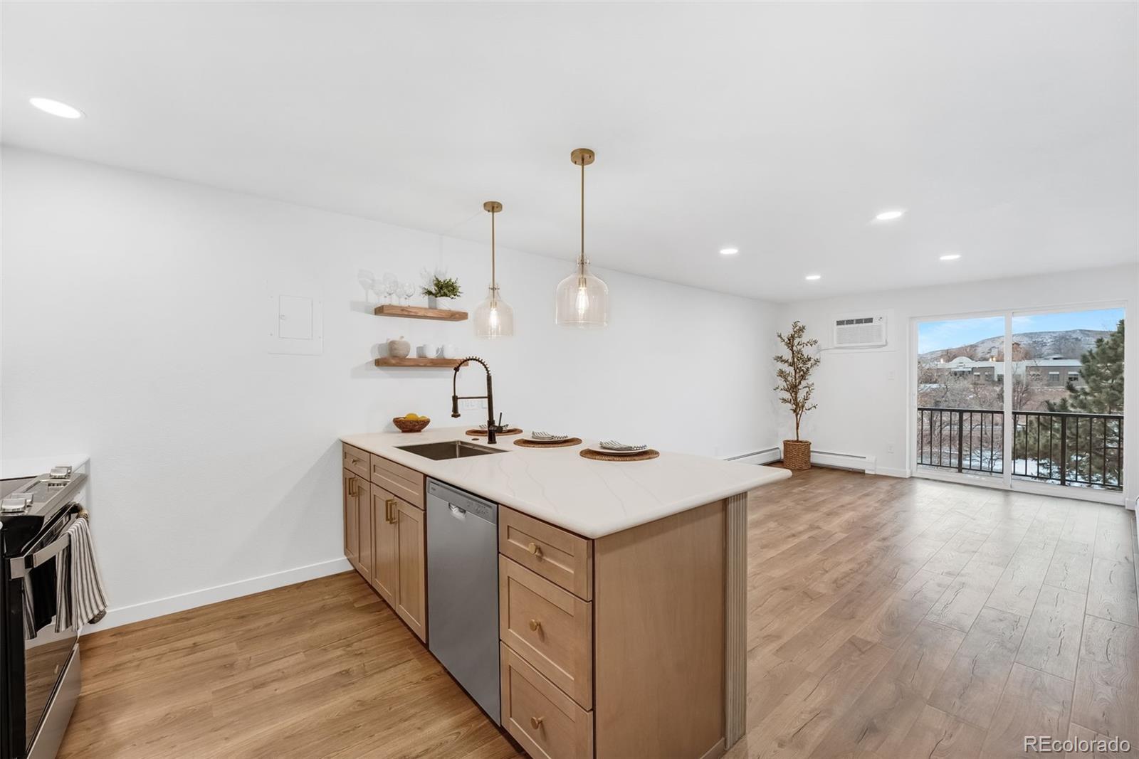 1200 golden circle, Golden sold home. Closed on 2026-08-03 for $284,500.