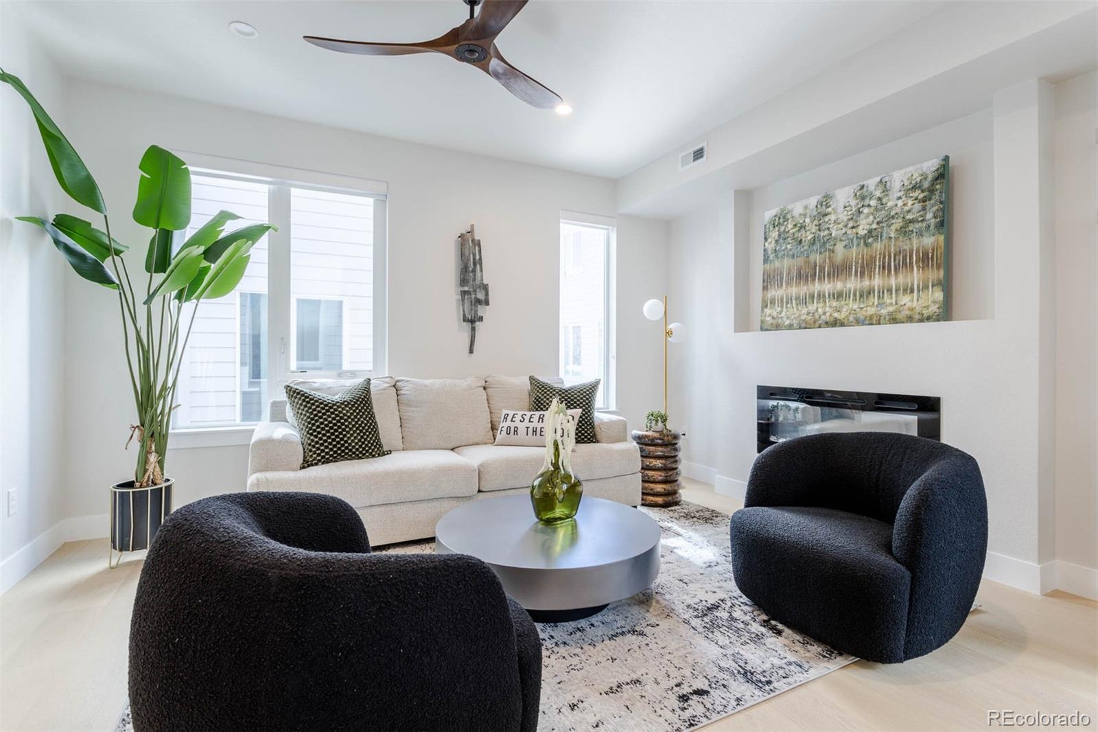  Englewood Home | MLS #: 46759913531 S Emerson Street, Englewood Beds: 2 Baths: 3 Price: $575,000