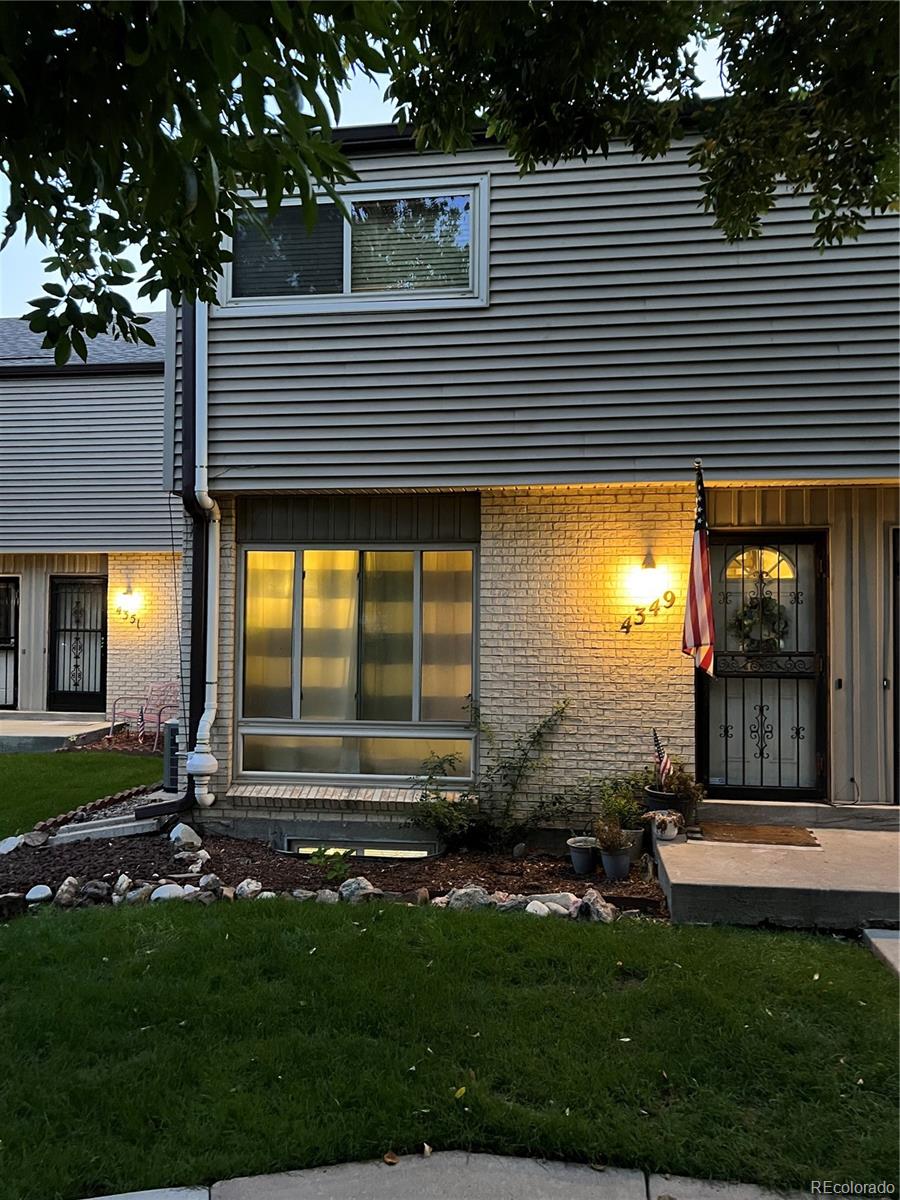 Columbine Lakes Littleton Home | MLS #: 69463764349 W Ponds Circle, Littleton Beds: 3 Baths: 4 Price: $405,000