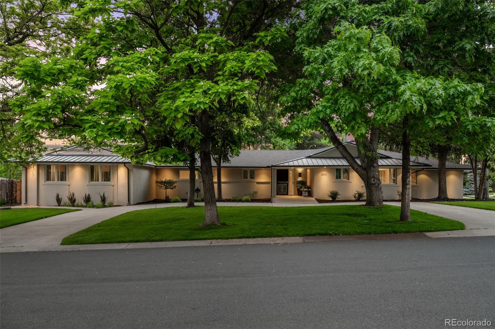 3901 s dexter street, Cherry Hills Village sold home. Closed on 2026-05-11 for $2,400,000.
