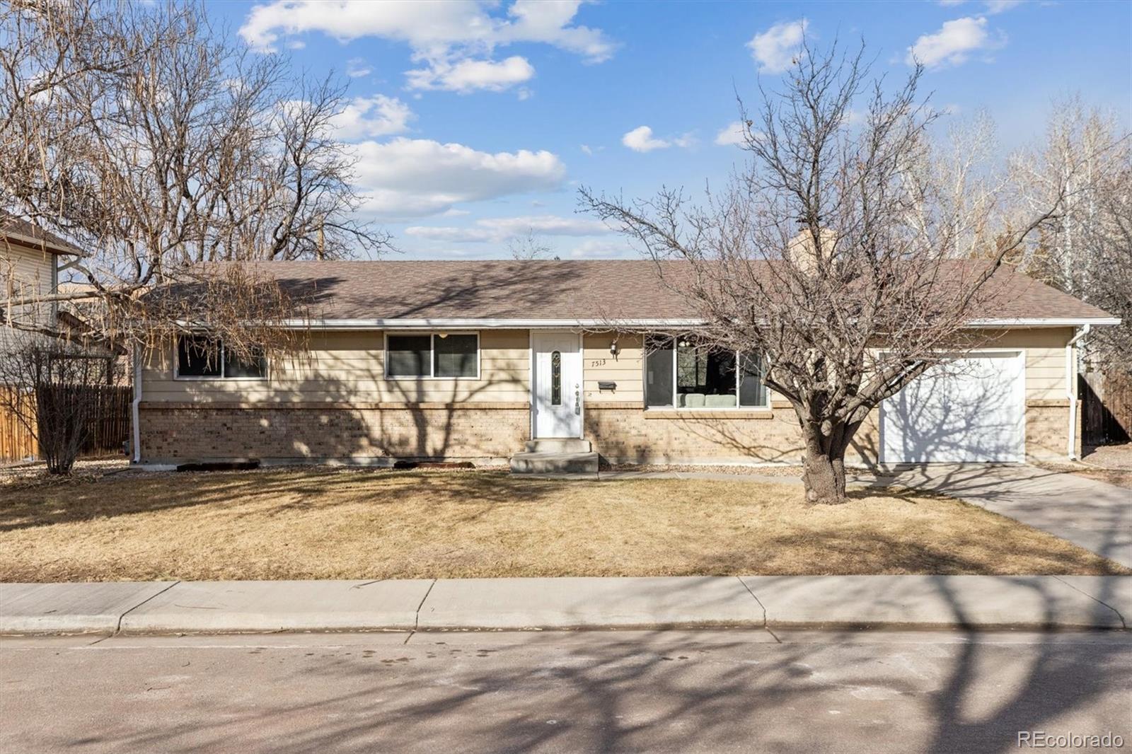 Walnut Hills Centennial Home | MLS #: 52524967513 E Costilla Boulevard, Centennial Beds: 5 Baths: 3 Price: $650,000