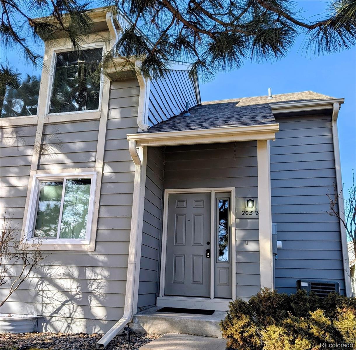  Aurora Home | MLS #: 16416752052 S Worchester Way, Aurora Beds: 2 Baths: 3 Price: $325,000