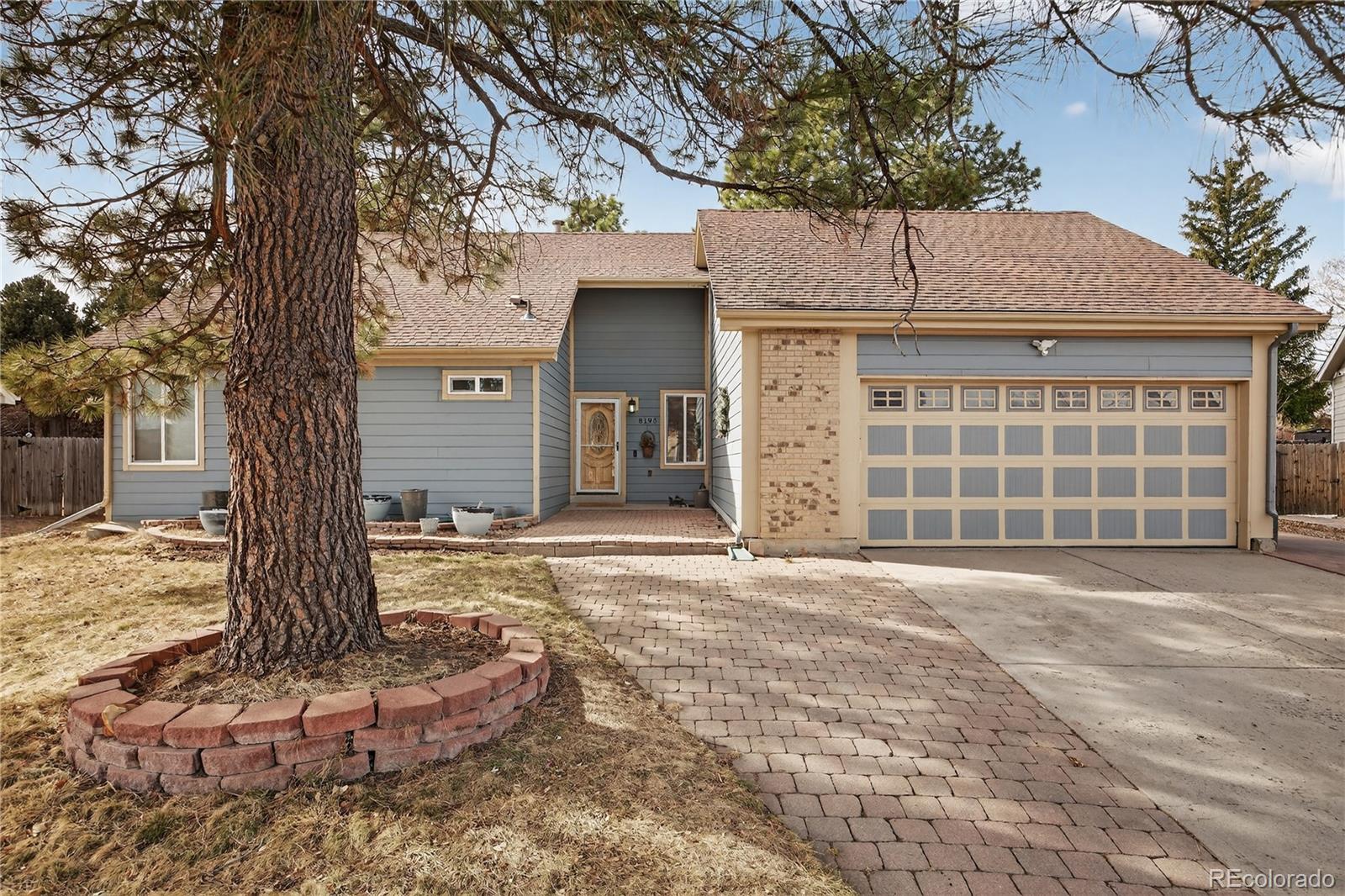 8195 s newport way, Centennial sold home. Closed on 2026-04-17 for $810,000.