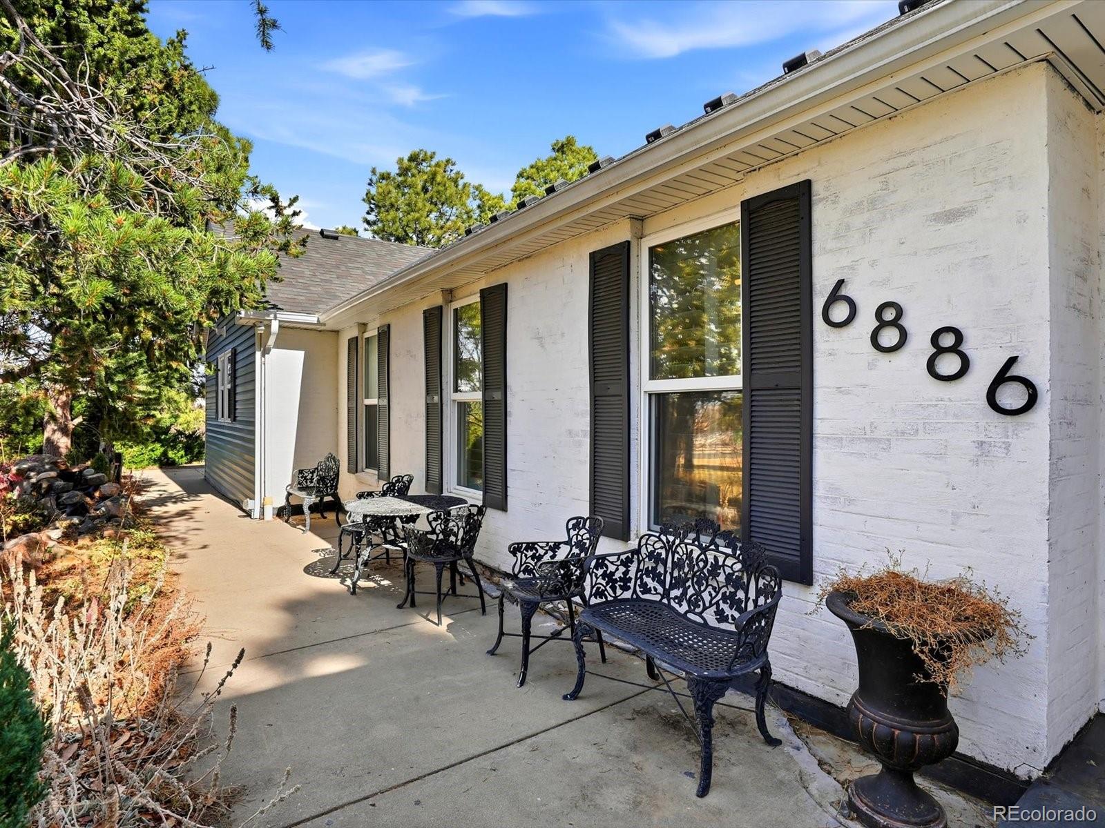 6886 s pitkin street, Foxfield sold home. Closed on 2026-05-15 for $1,095,000.