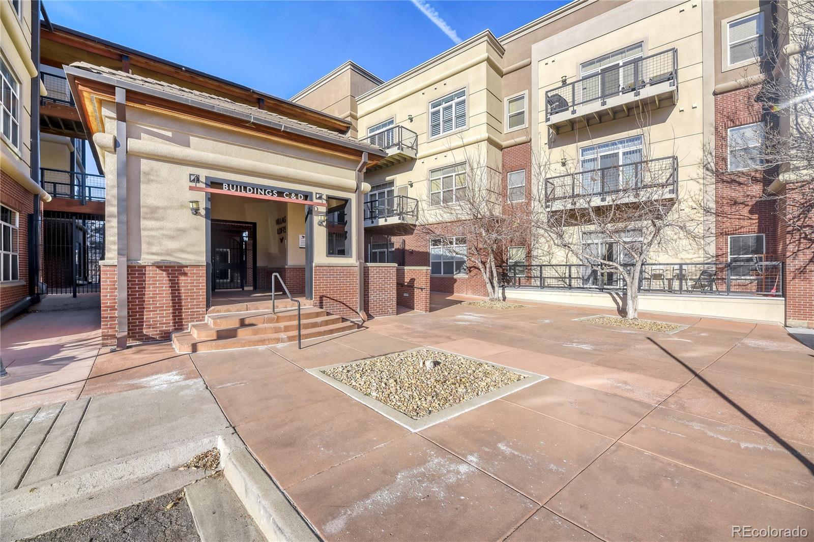  Englewood Condo / Townhome | MLS #: 88324865677 S Park Place D302, Englewood Beds: 1 Baths: 2 Price: $400,000