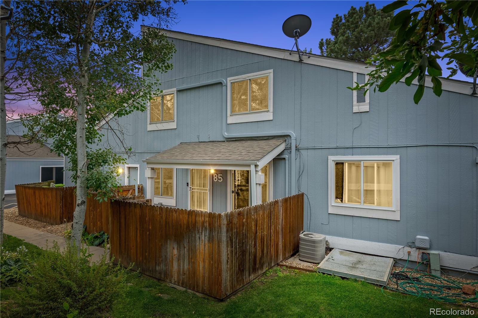 2557 s dover street, Lakewood sold home. Closed on 2026-03-13 for $318,500.