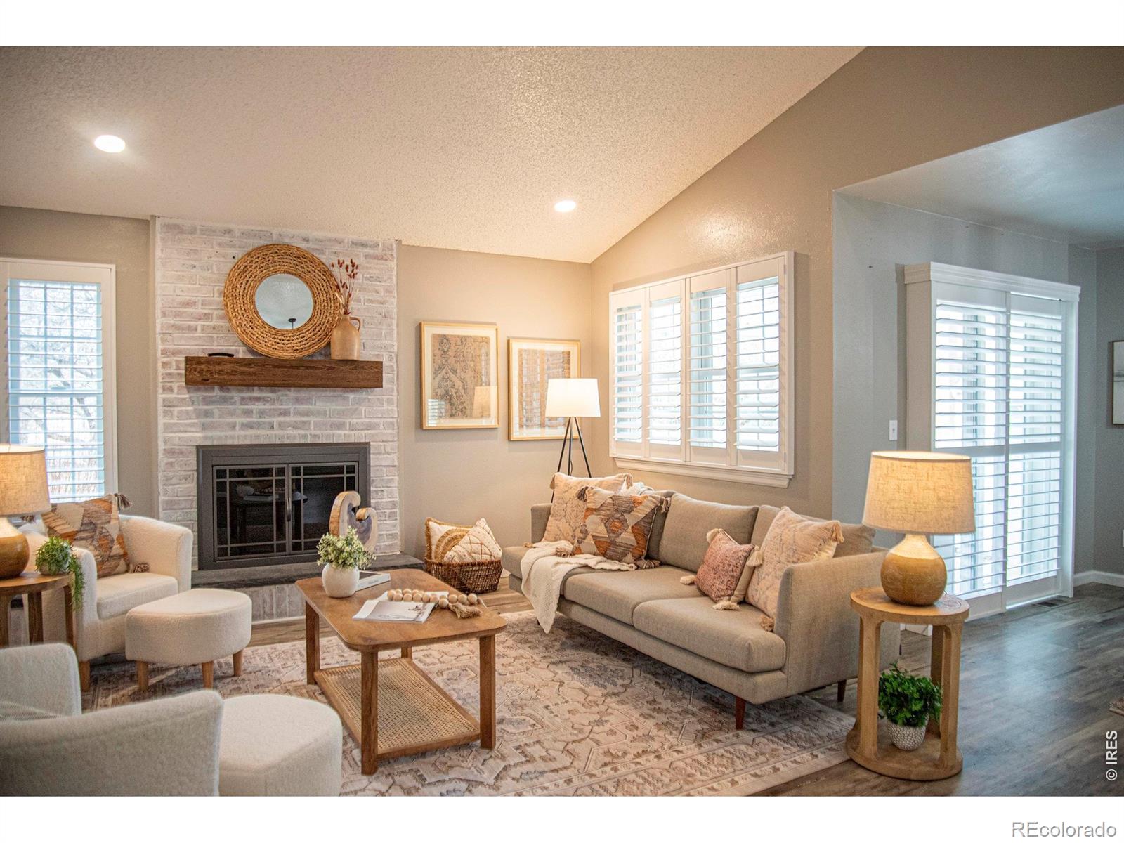 Heather Gardens Aurora Condo / Townhome | MLS #: 456789105128313866 E Linvale Place A, Aurora Beds: 2 Baths: 2 Price: $474,000