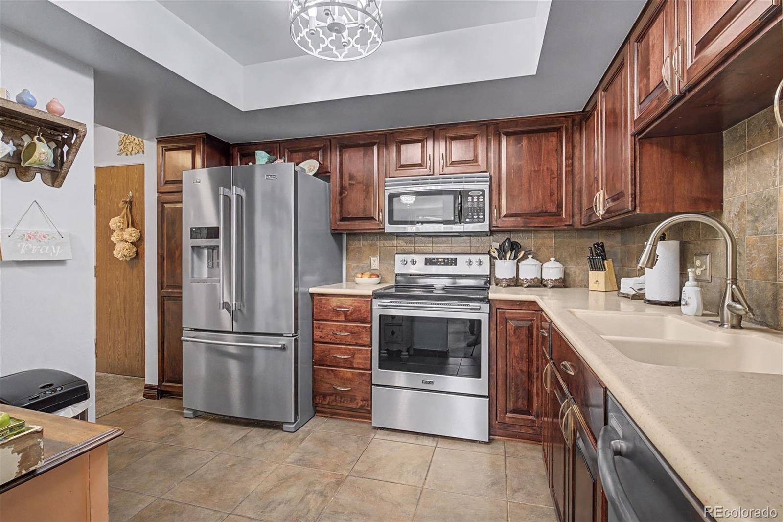 Heather Gardens Aurora Condo / Townhome | MLS #: 423167214390 E Marina Drive 407, Aurora Beds: 2 Baths: 1 Price: $244,000