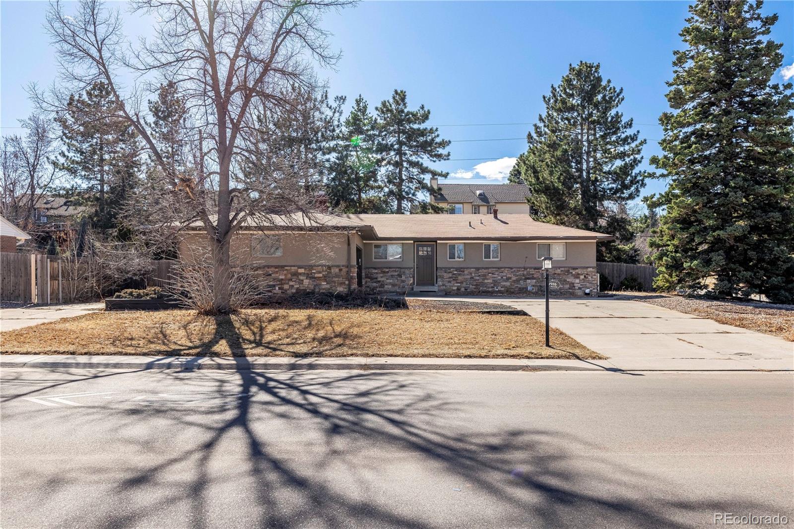 1916 e mineral avenue, Centennial sold home. Closed on 2026-03-20 for $567,000.