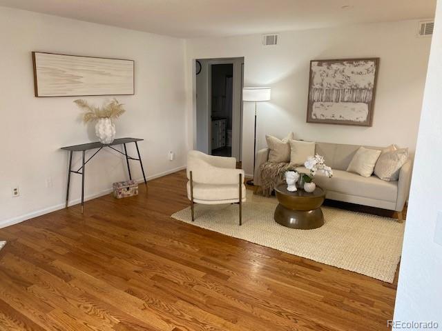 965 s miller street, Lakewood sold home. Closed on 2026-03-27 for $330,000.