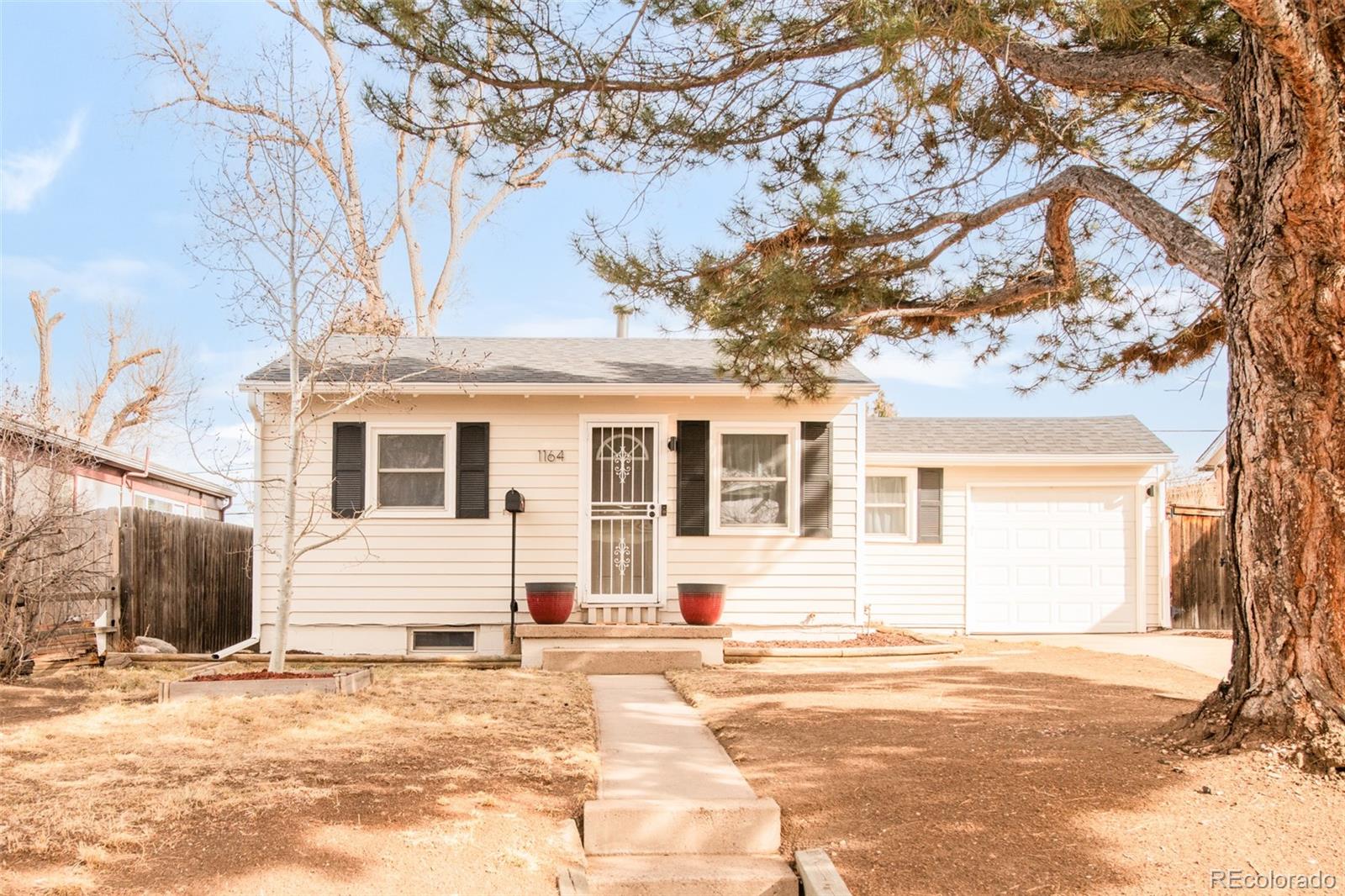 1164  roslyn street, Denver sold home. Closed on 2026-05-13 for $490,000.
