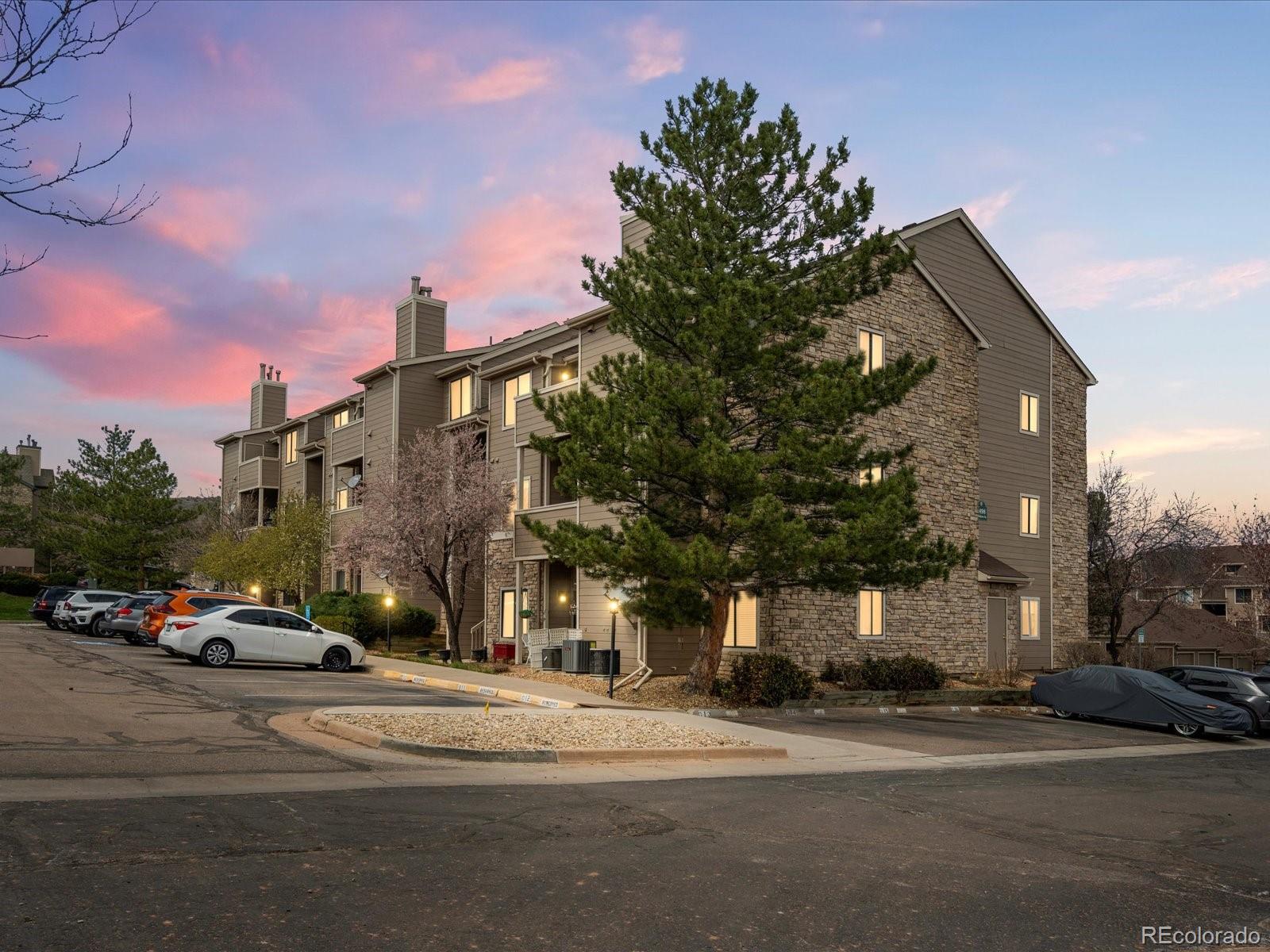 Mountain Gate Littleton Condo / Townhome | MLS #: 95970307498 S Alkire Street 202, Littleton Beds: 2 Baths: 2 Price: $340,000