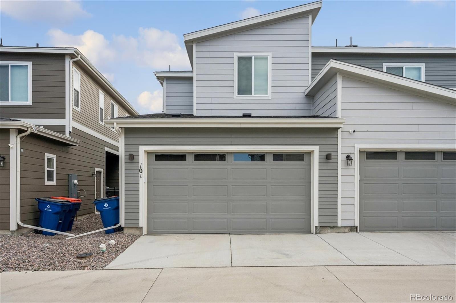  Aurora Home | MLS #: 9350247101 S Uriah Street, Aurora Beds: 3 Baths: 3 Price: $384,900