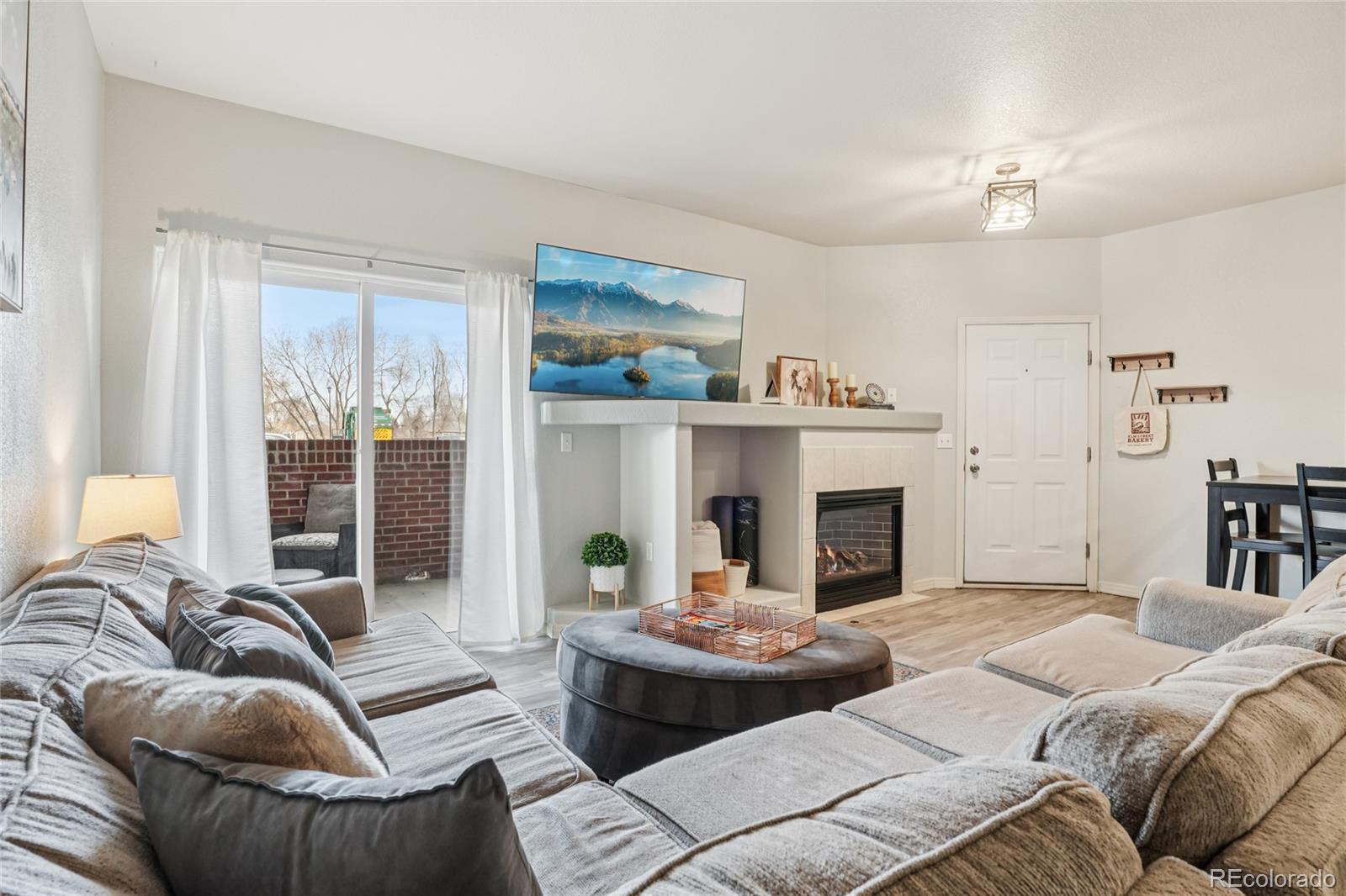 Oakshire Thornton Condo / Townhome | MLS #: 25737744145 E 119th Place B, Thornton Beds: 2 Baths: 2 Price: $300,000