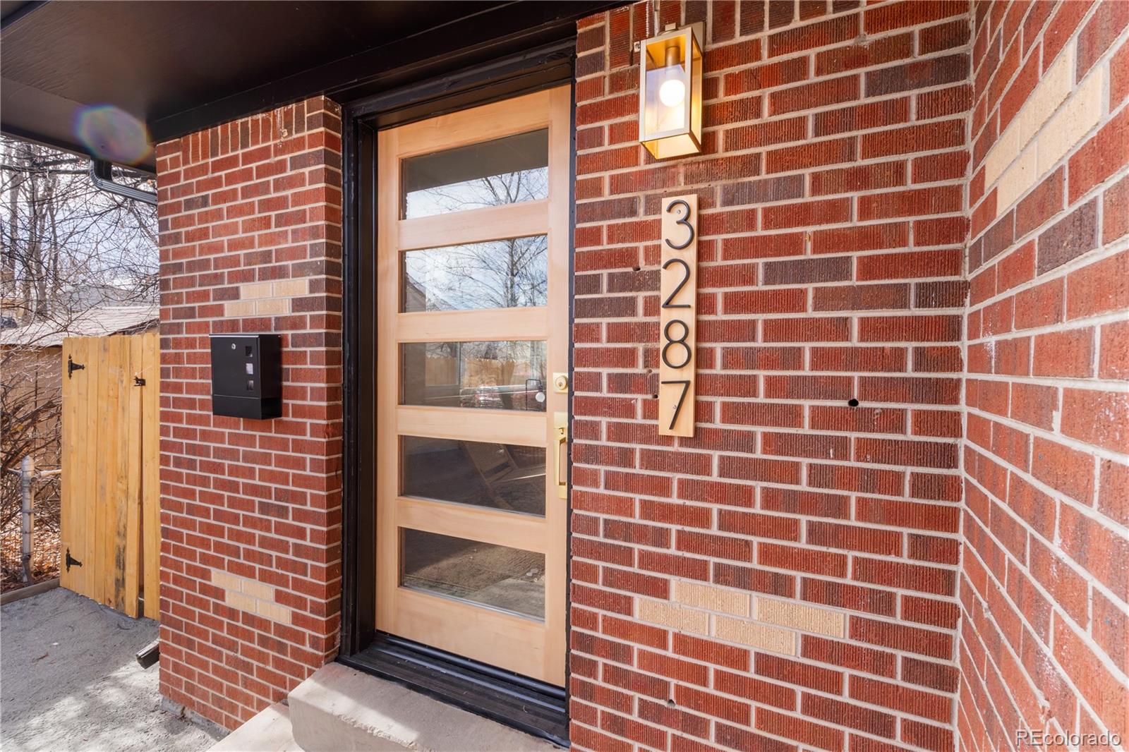 3287 n krameria street, Denver sold home. Closed on 2026-04-24 for $525,000.
