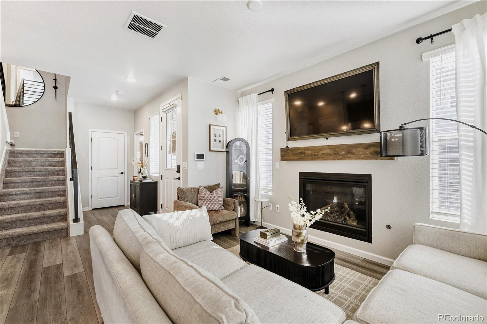 Sorrel Ranch Aurora Condo / Townhome | MLS #: 753622323548 E Ida Drive B, Aurora Beds: 2 Baths: 3 Price: $399,000
