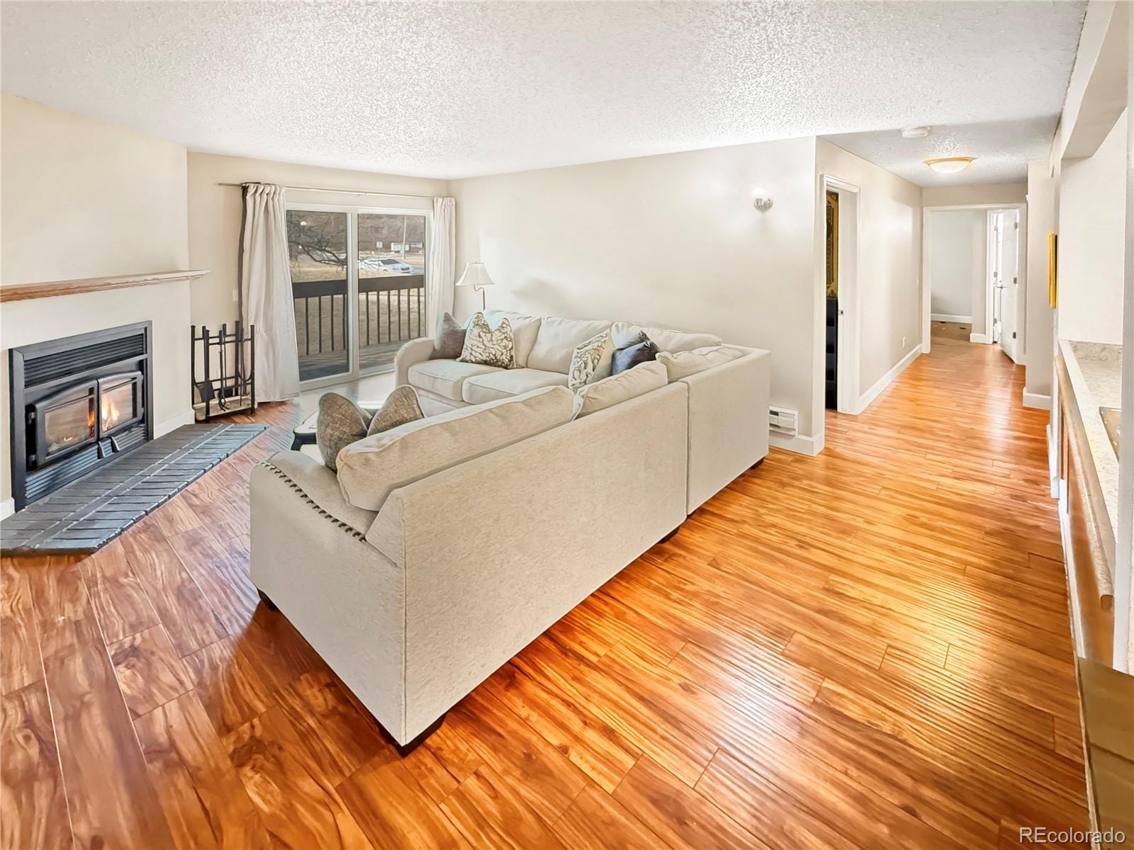 Red Sky Aurora Condo / Townhome | MLS #: 372111014794 E 2nd Avenue 201F, Aurora Beds: 2 Baths: 2 Price: $177,000