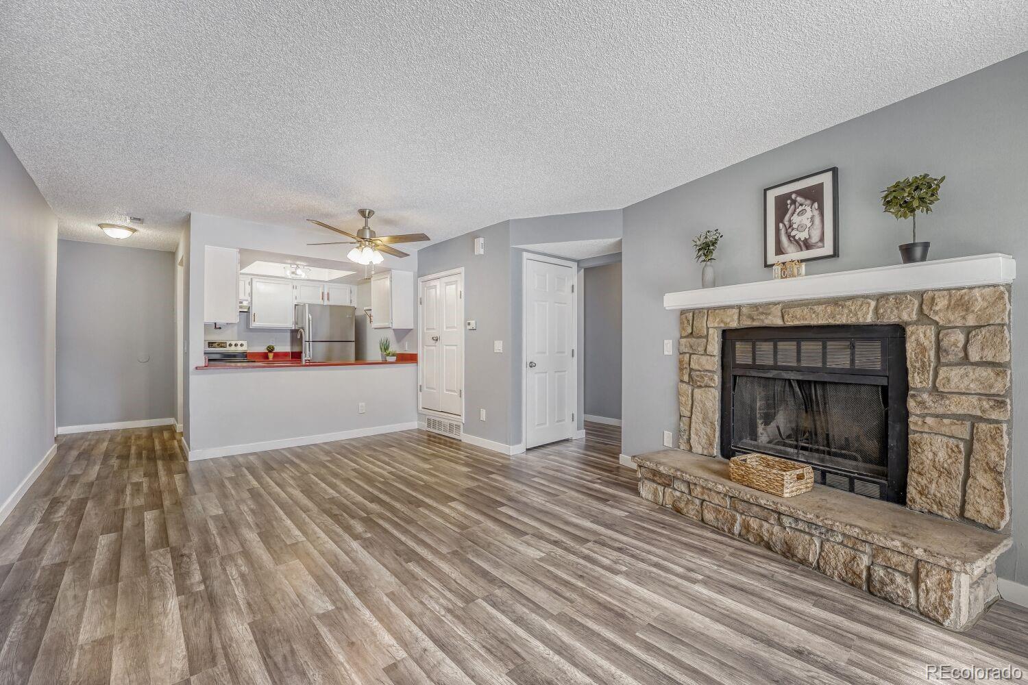 Americana Aurora Condo / Townhome | MLS #: 474582816051 E Alaska Place 5, Aurora Beds: 2 Baths: 2 Price: $199,000