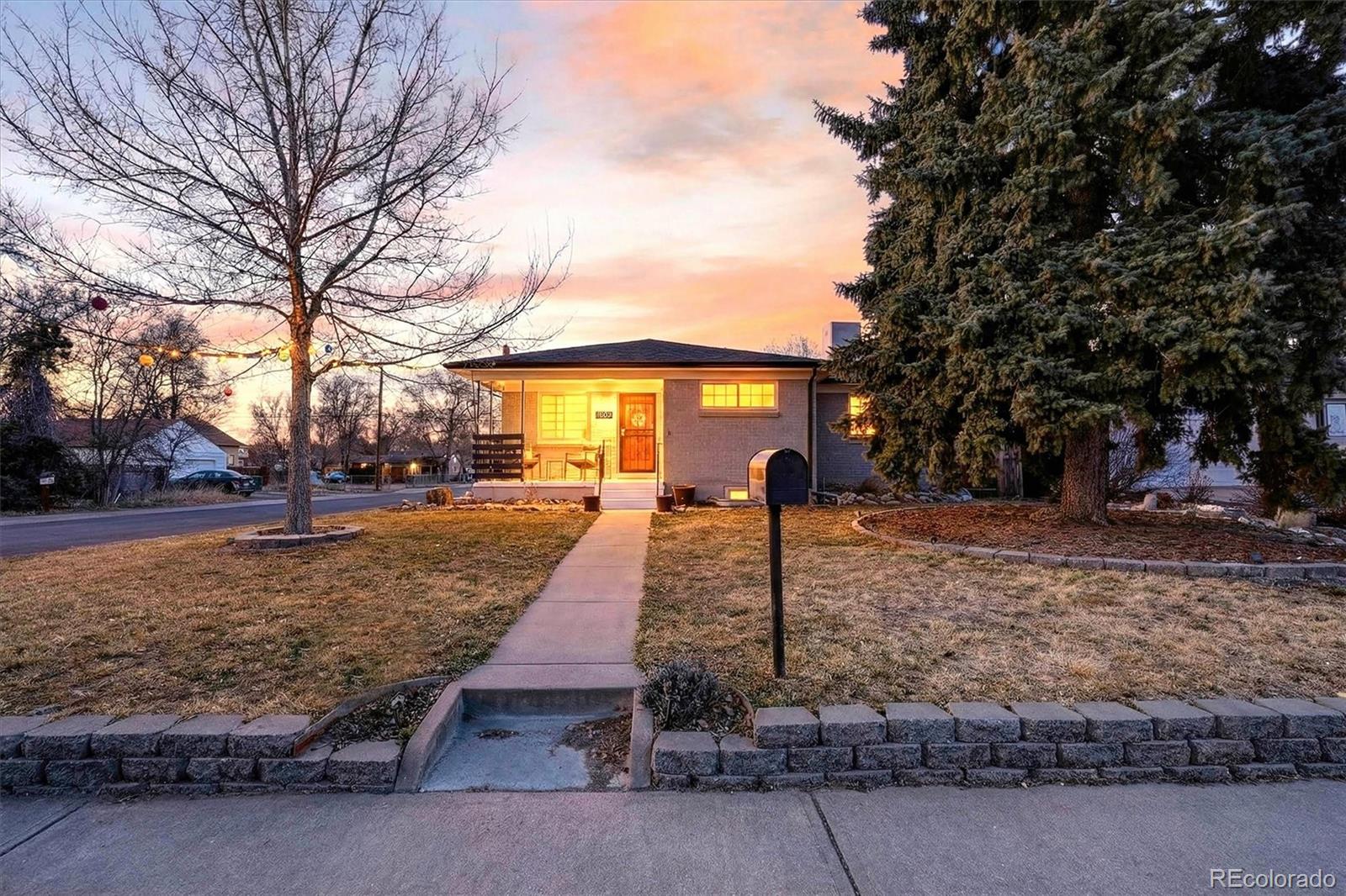 1002 s krameria street, Denver sold home. Closed on 2026-03-30 for $600,000.
